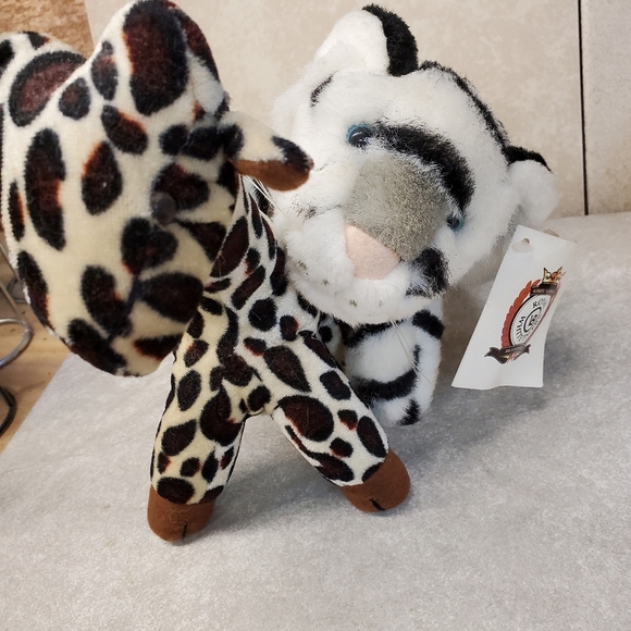 🐯🦒 NWT White Tiger & Giraffe Stuffed animal set - Picture 9 of 16